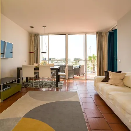 Stunning 2-bed Penthouse In 250m From