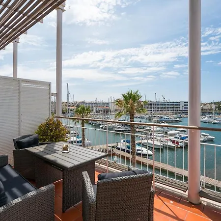 Apartment Stunning 2-bed Penthouse In 250m From *